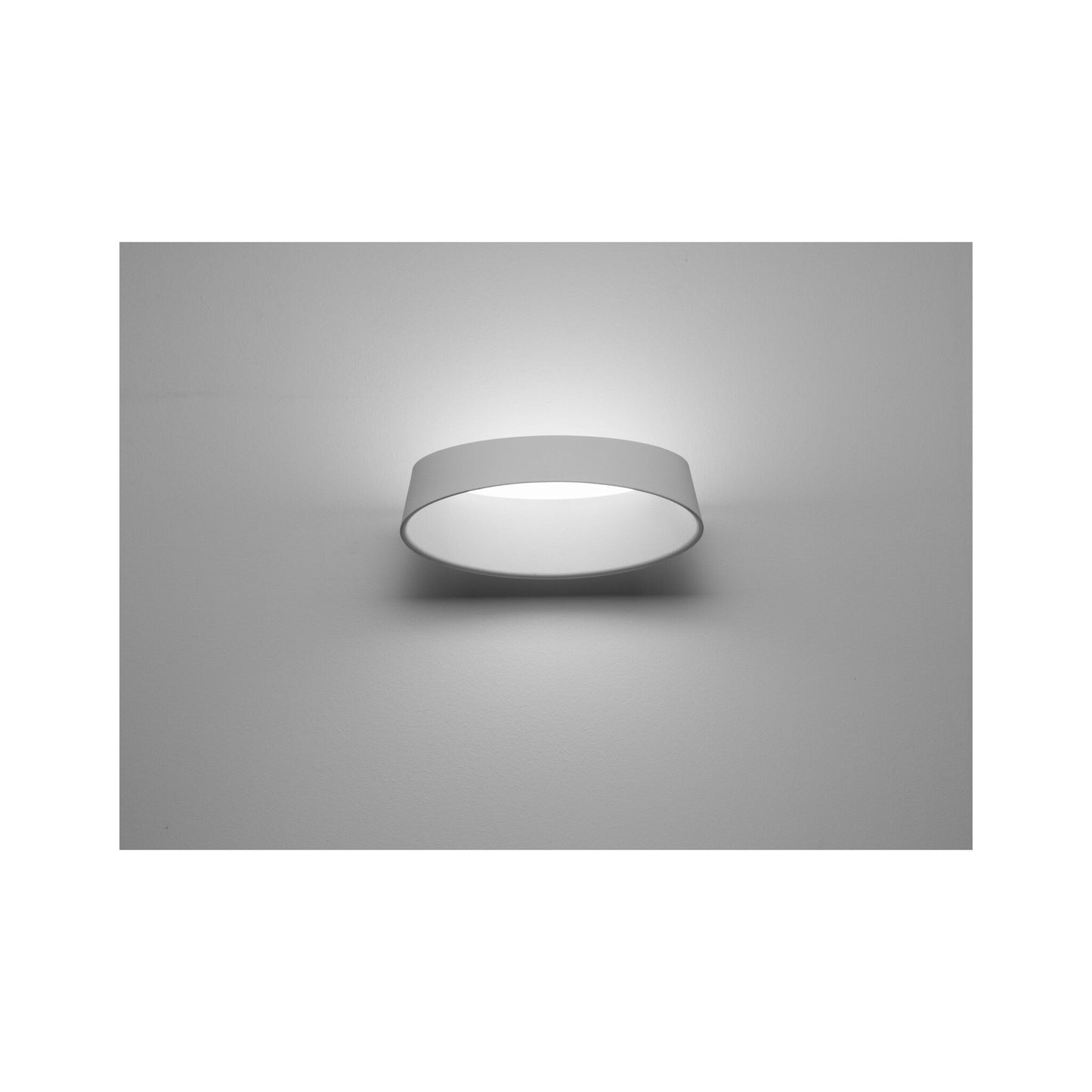 Oxygen W1 LED Wall Light with Minimalist Design
