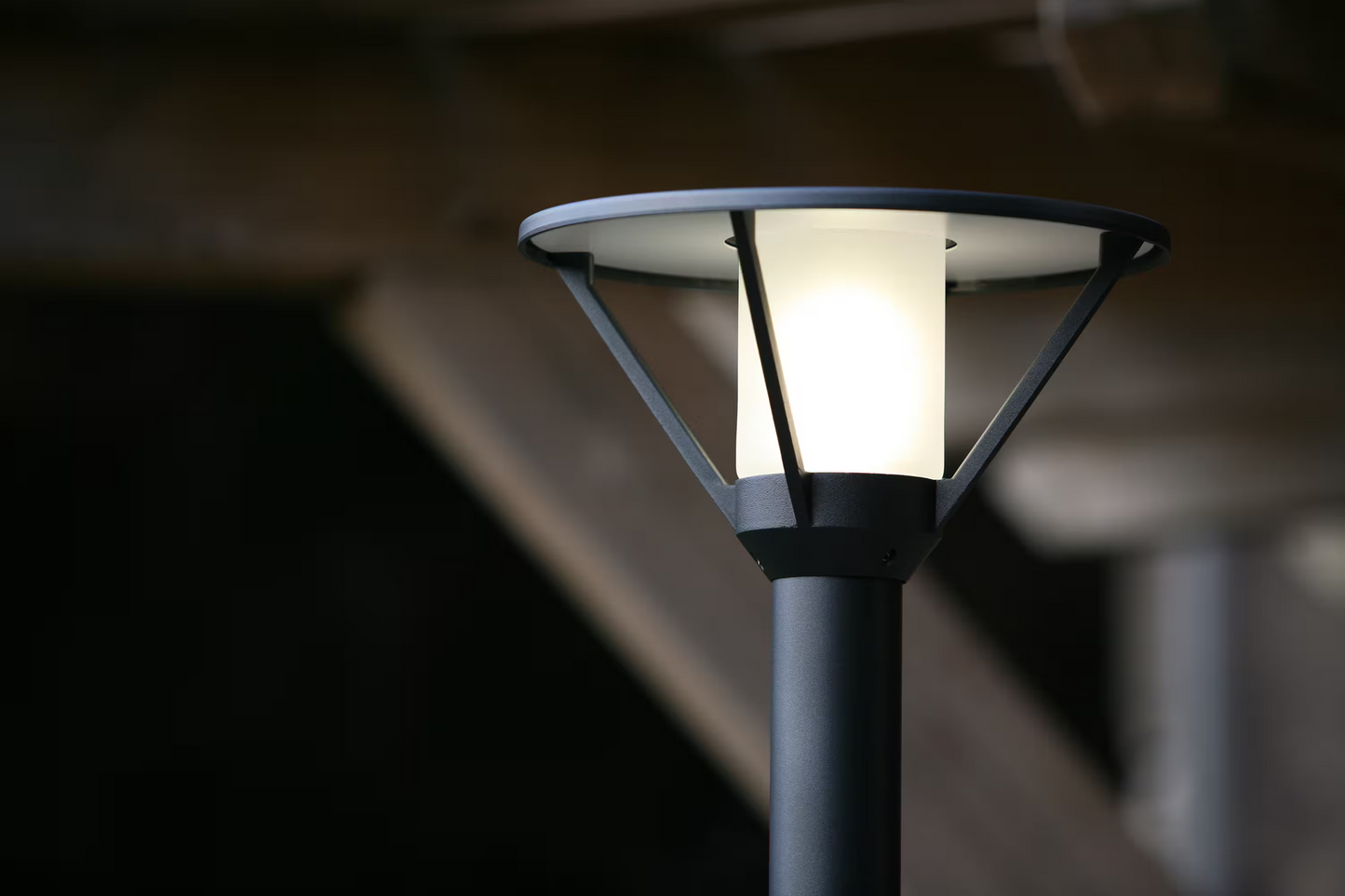 Bermude Large Frosted Glass Lamp Post