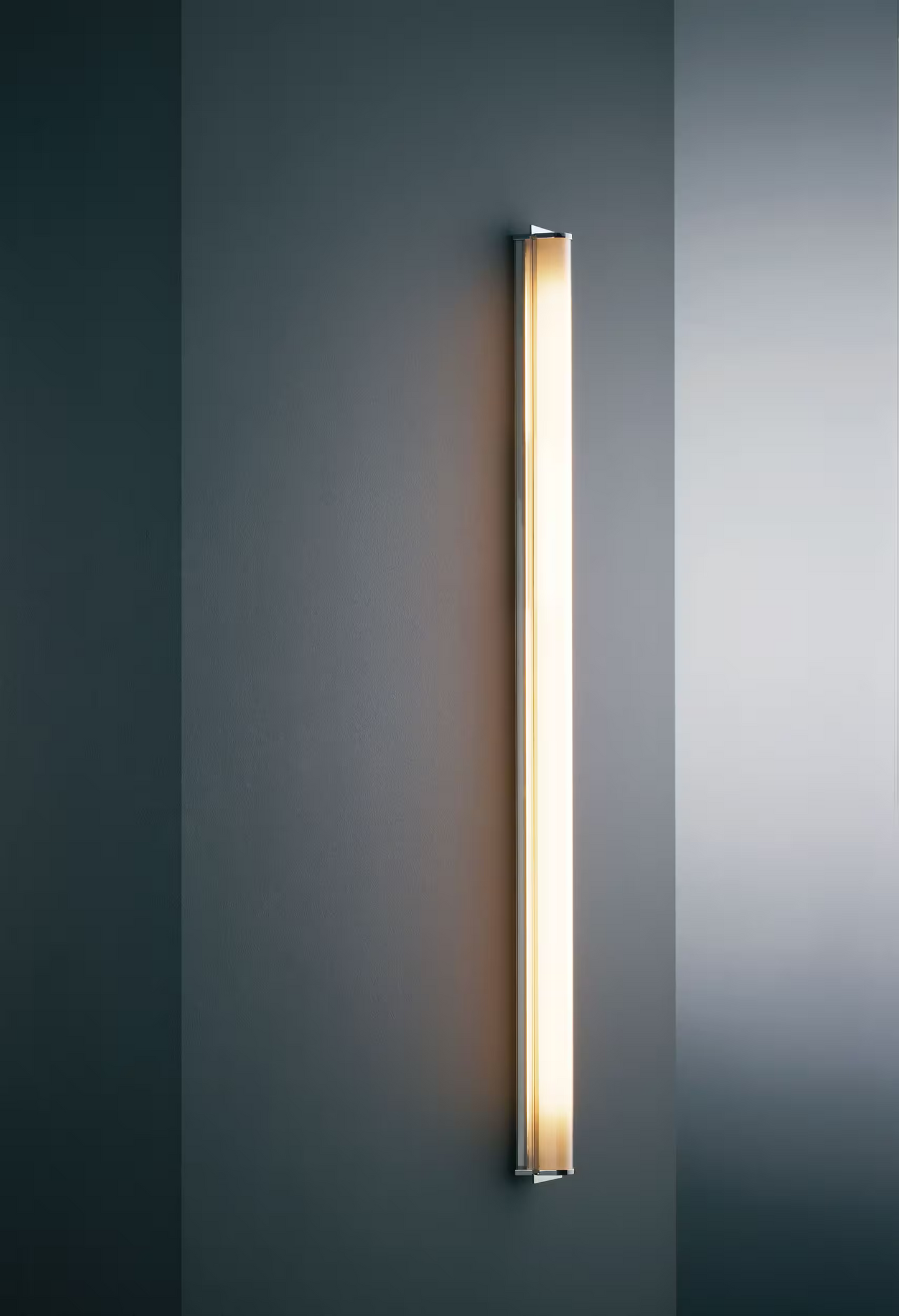 Manhattan LED 63.5 Small Wall Lamp with Chromed Aluminium Structure