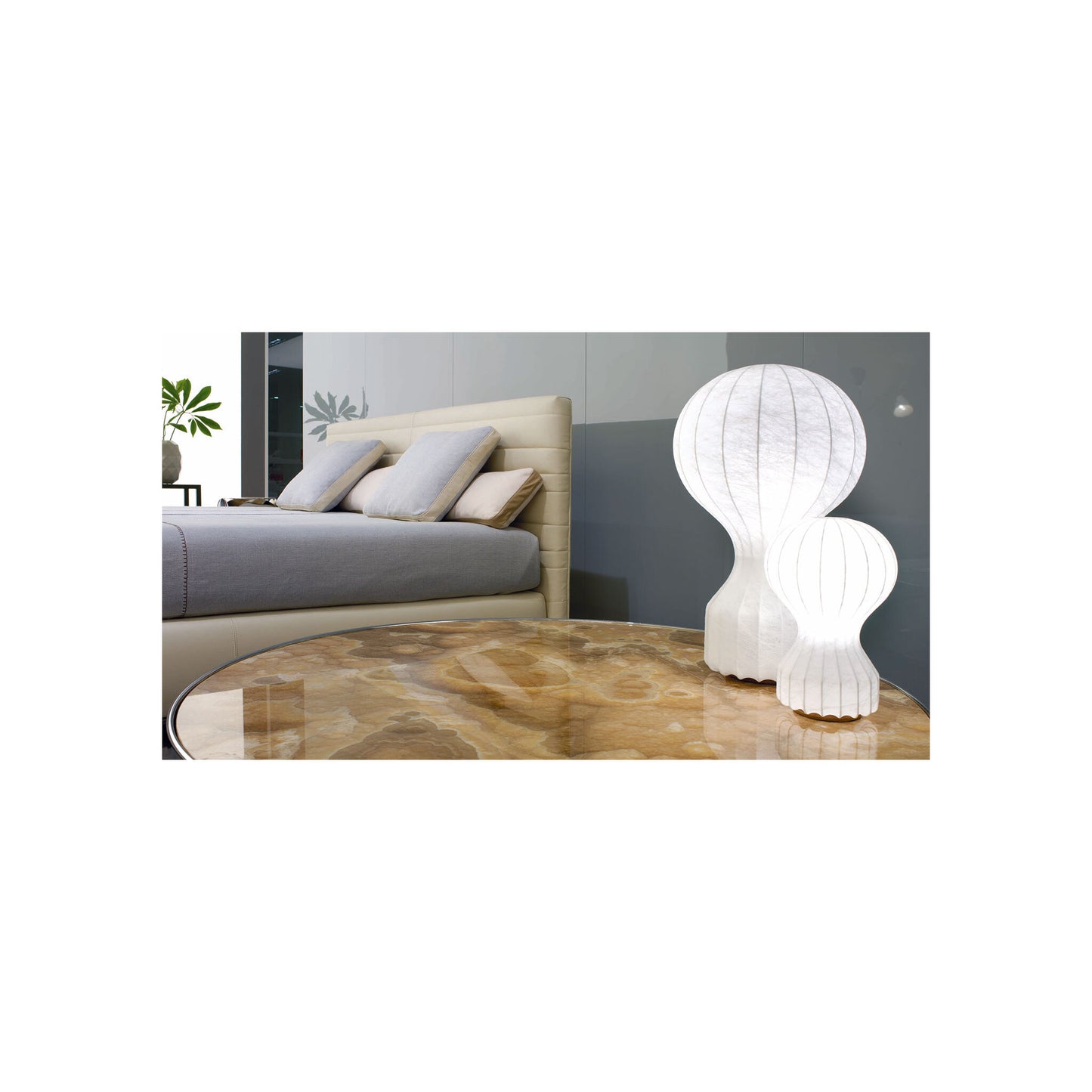 Gatto Piccolo Cocoon Resin Table Lamp with White Powder Coated