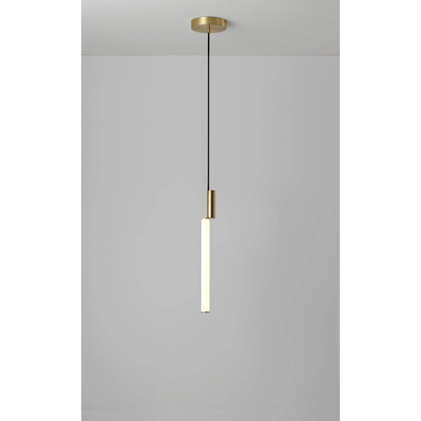 Signal V540 Large Vertical LED Pendant with An Elegant Design