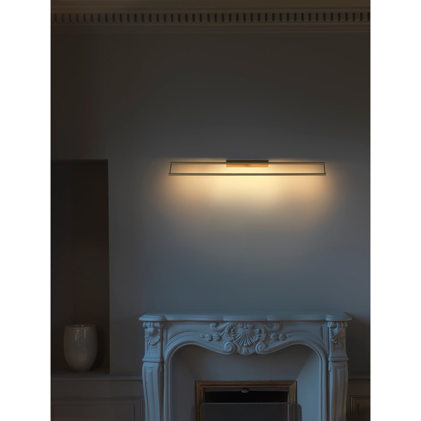 Link 525 Medium LED Wall Light with Simple & Minimalist Frame
