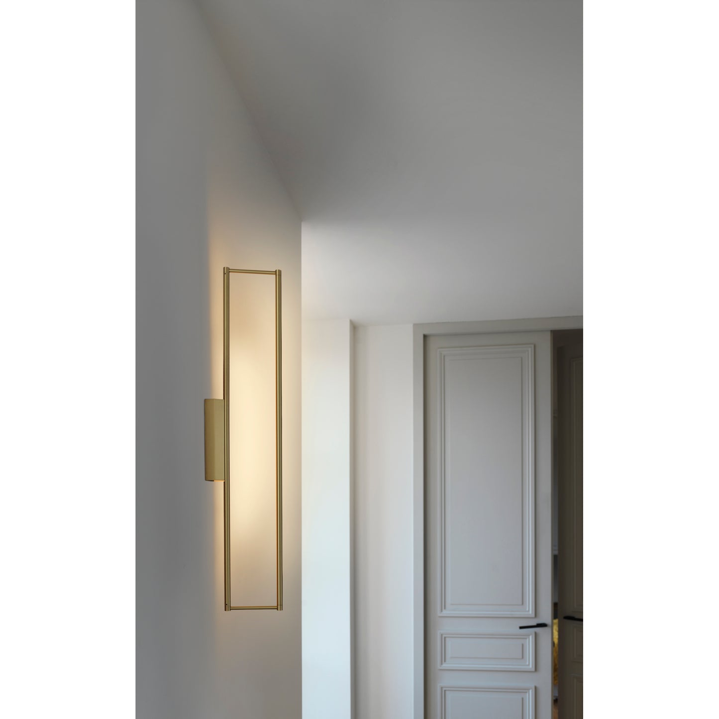 Link 525 Medium LED Wall Light with Simple & Minimalist Frame