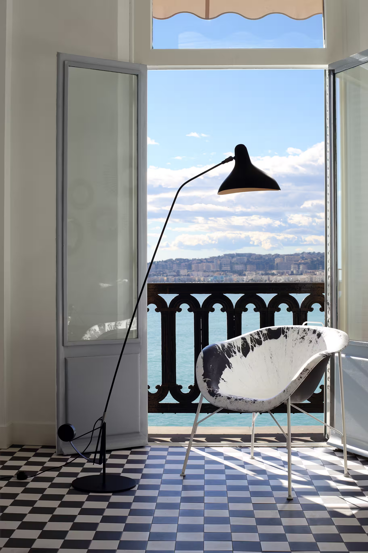 Mantis BS1 B Floor Lamp