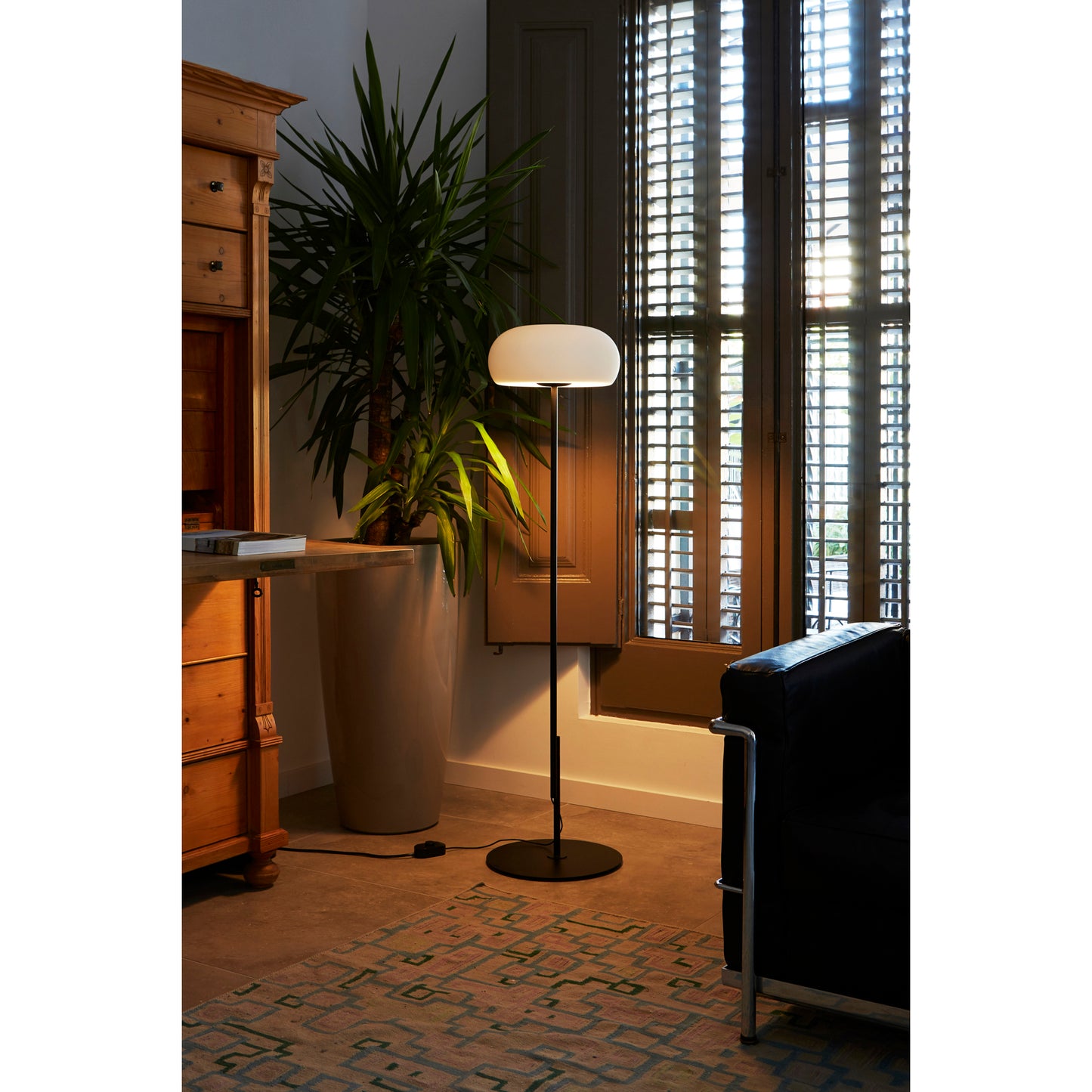 Vetra P LED Floor Lamp