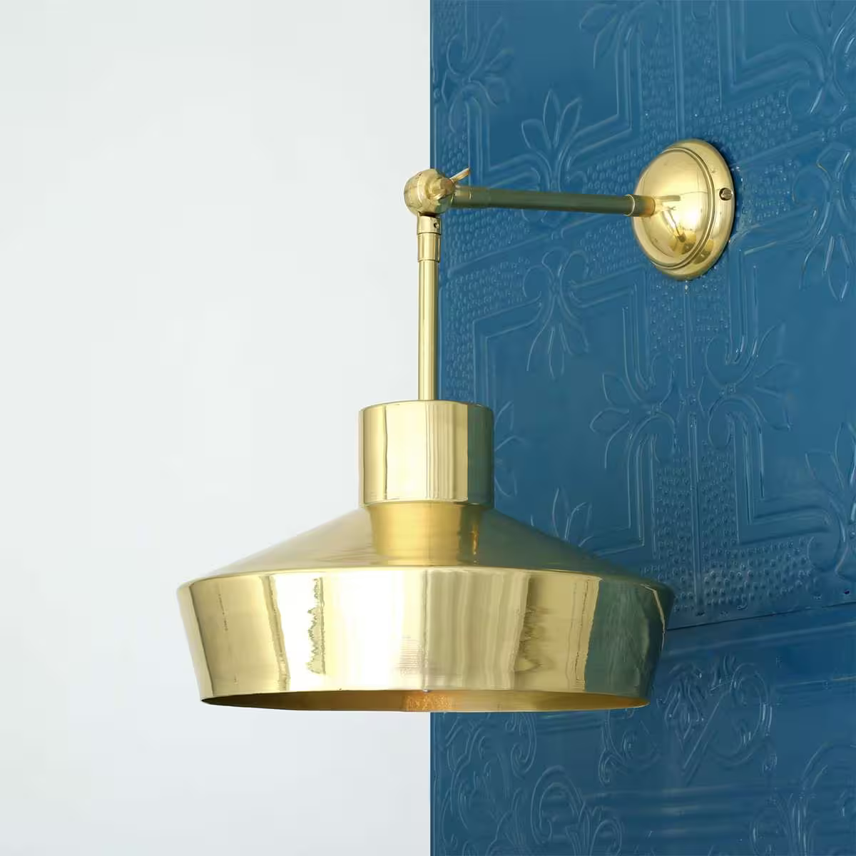 Elegance Brass Wall Light