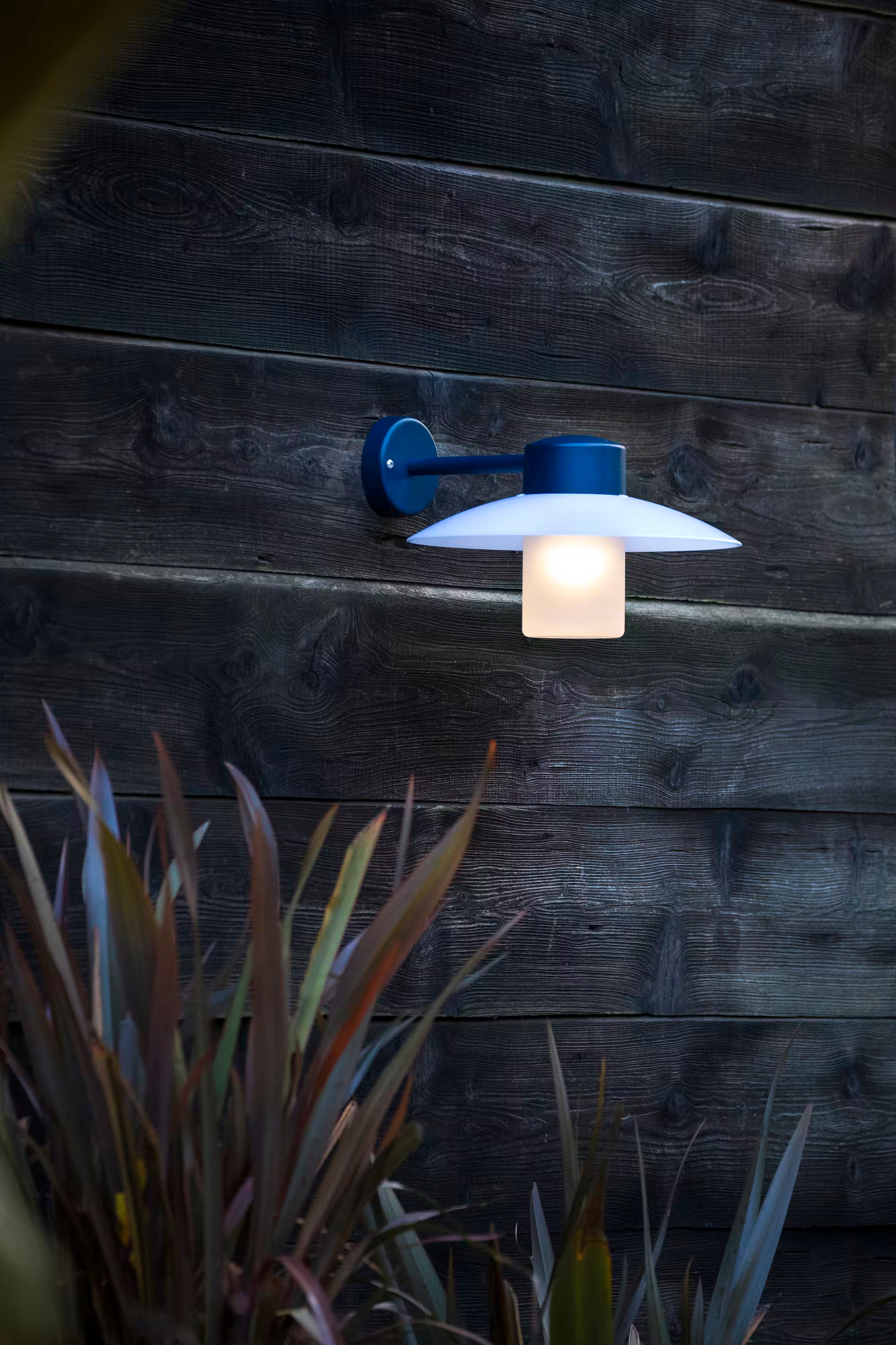 Aubanne Model 1 Frosted Glass Wall Bracket