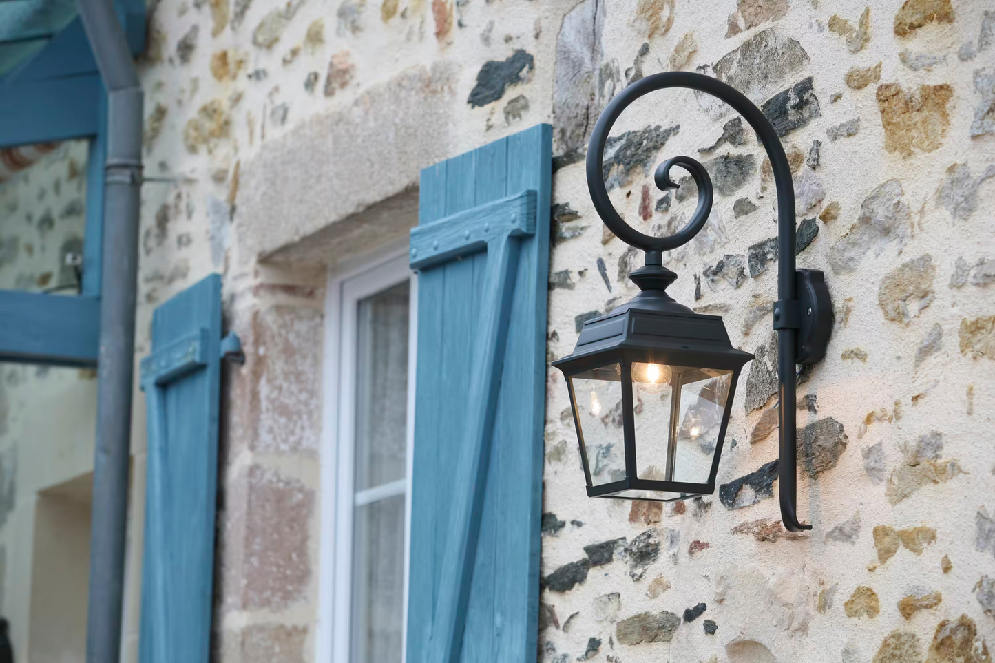 Place Des Vosges 1 Tradition Clear Glass Swan Neck Wall Bracket