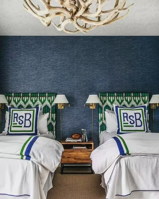 Classic Swing Arm Wall Lamp