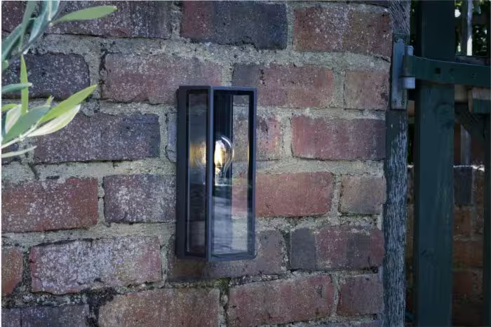 Dar Taryn Wall Light