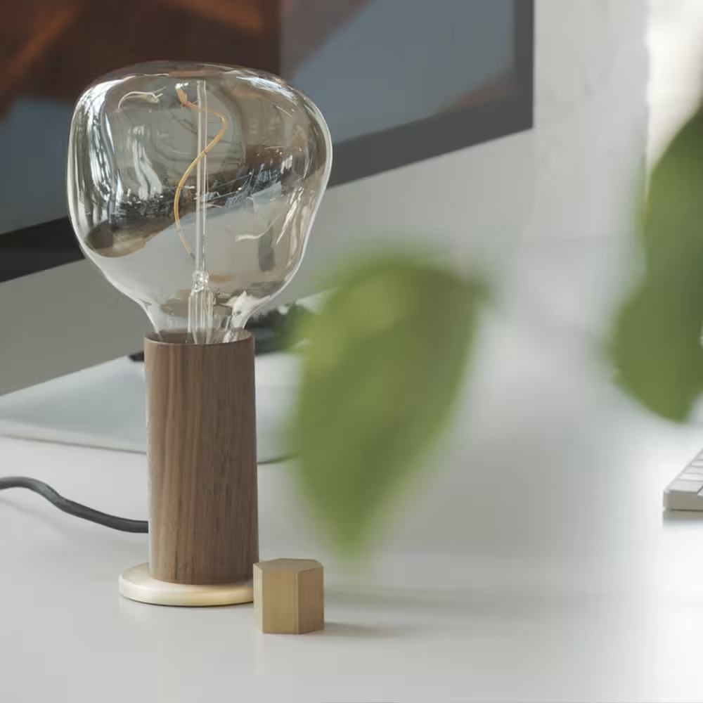Table Lamp with Voronoi-I Bulb