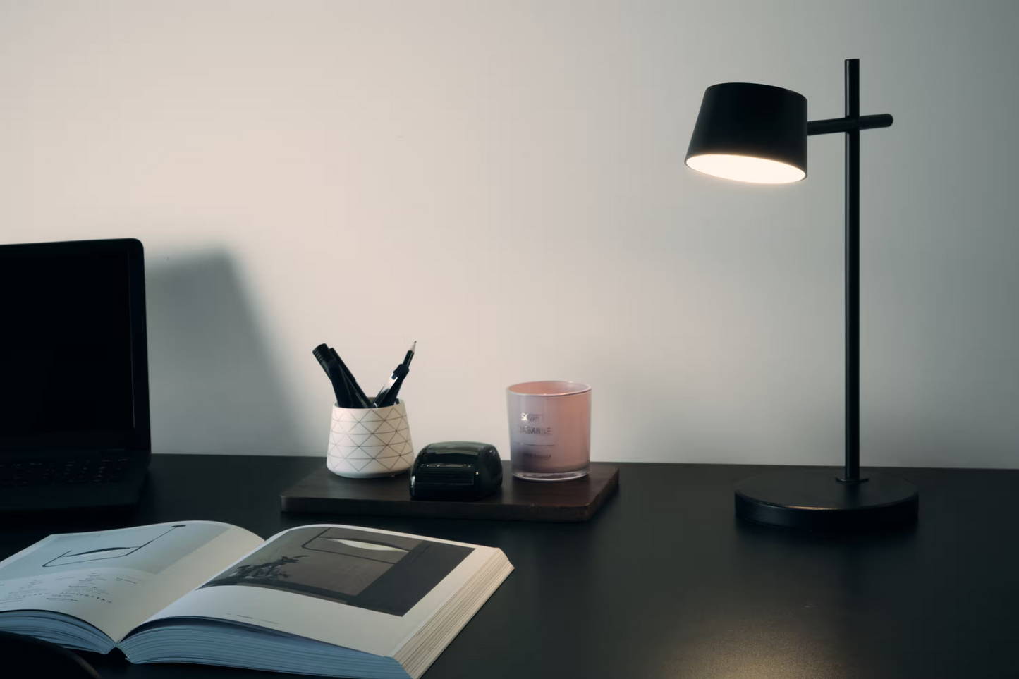 Aromas Nera Table Lamp