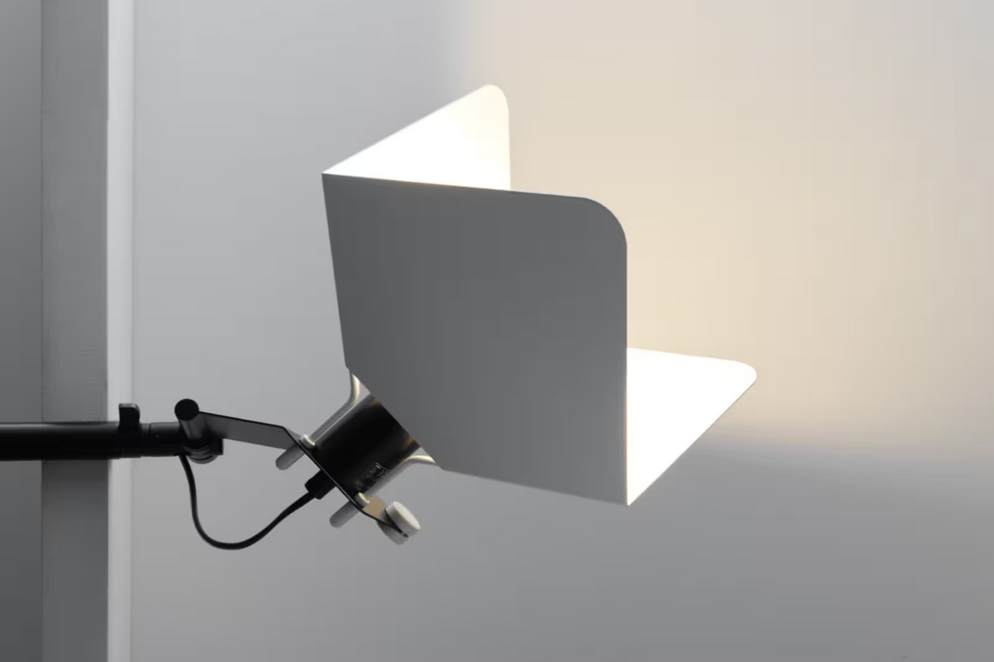 Triedro Wall Light