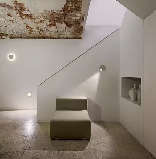 Dots 4675 LED Wall Light with Natural Wood Body