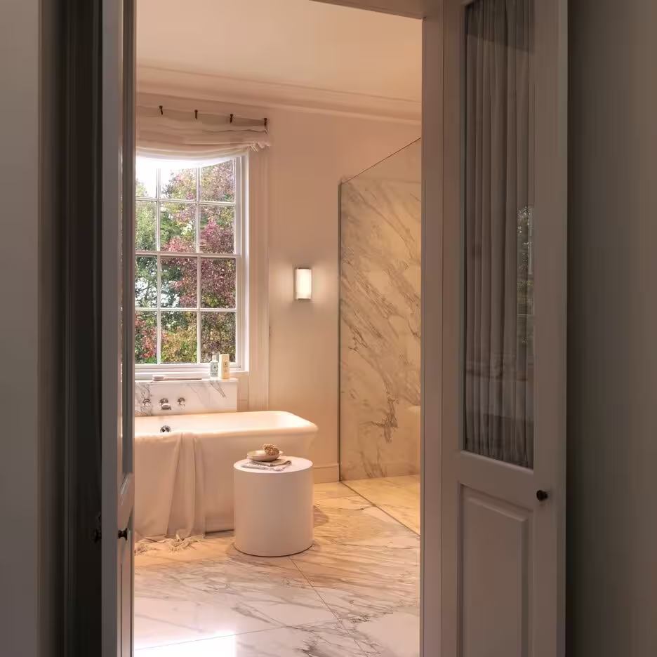 Versailles 250 Phase Dimmable Wall Light