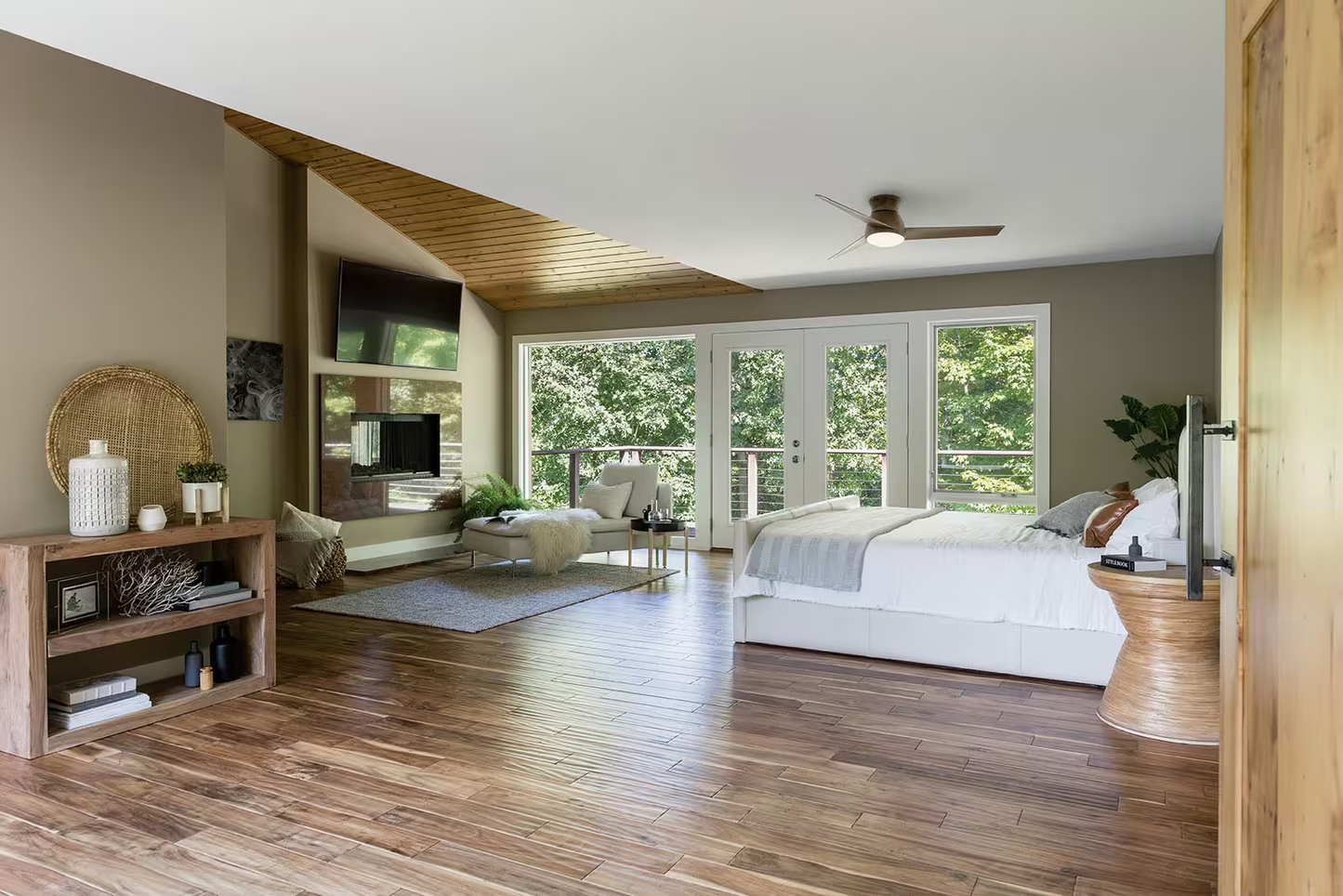 Eris Ceiling Fan & Light