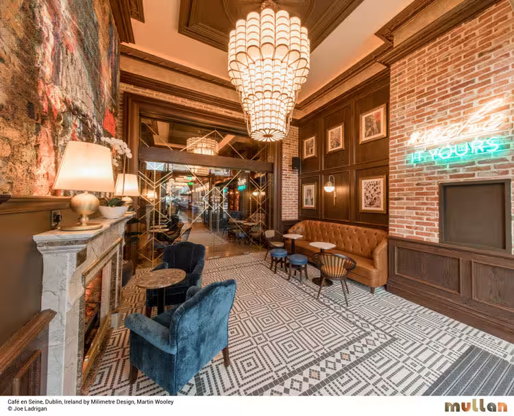 Saint-Denis Three-Tier Pendant Bronze