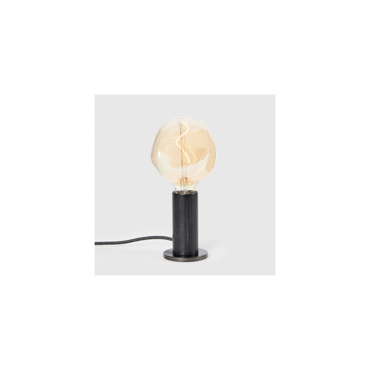 Table Lamp with Voronoi-I Bulb