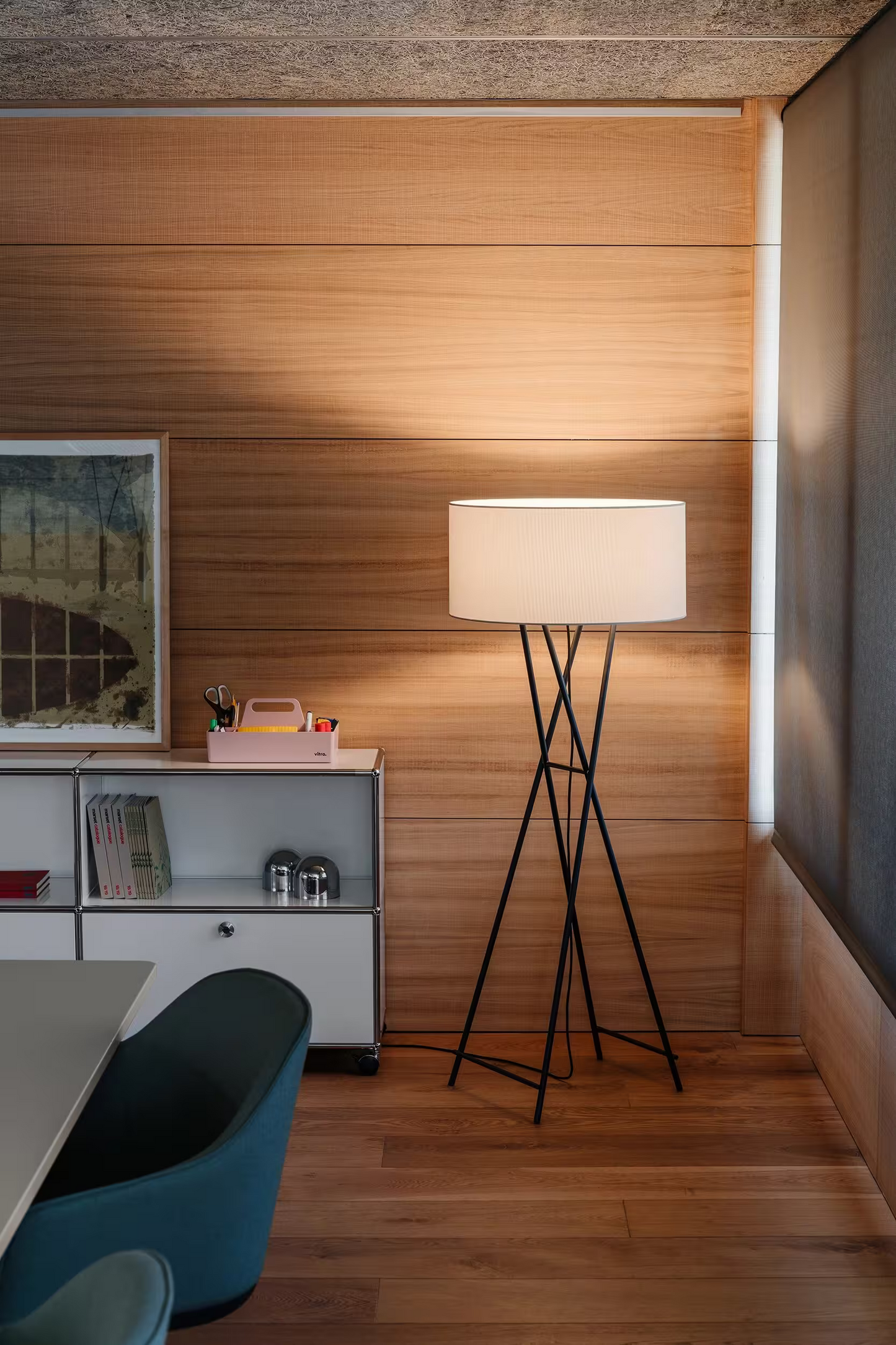 Cala Metal P145 Floor Lamp Black