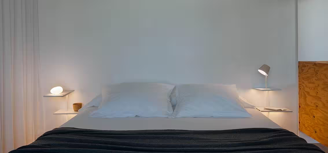 Suite 6027 LED Table Lamp