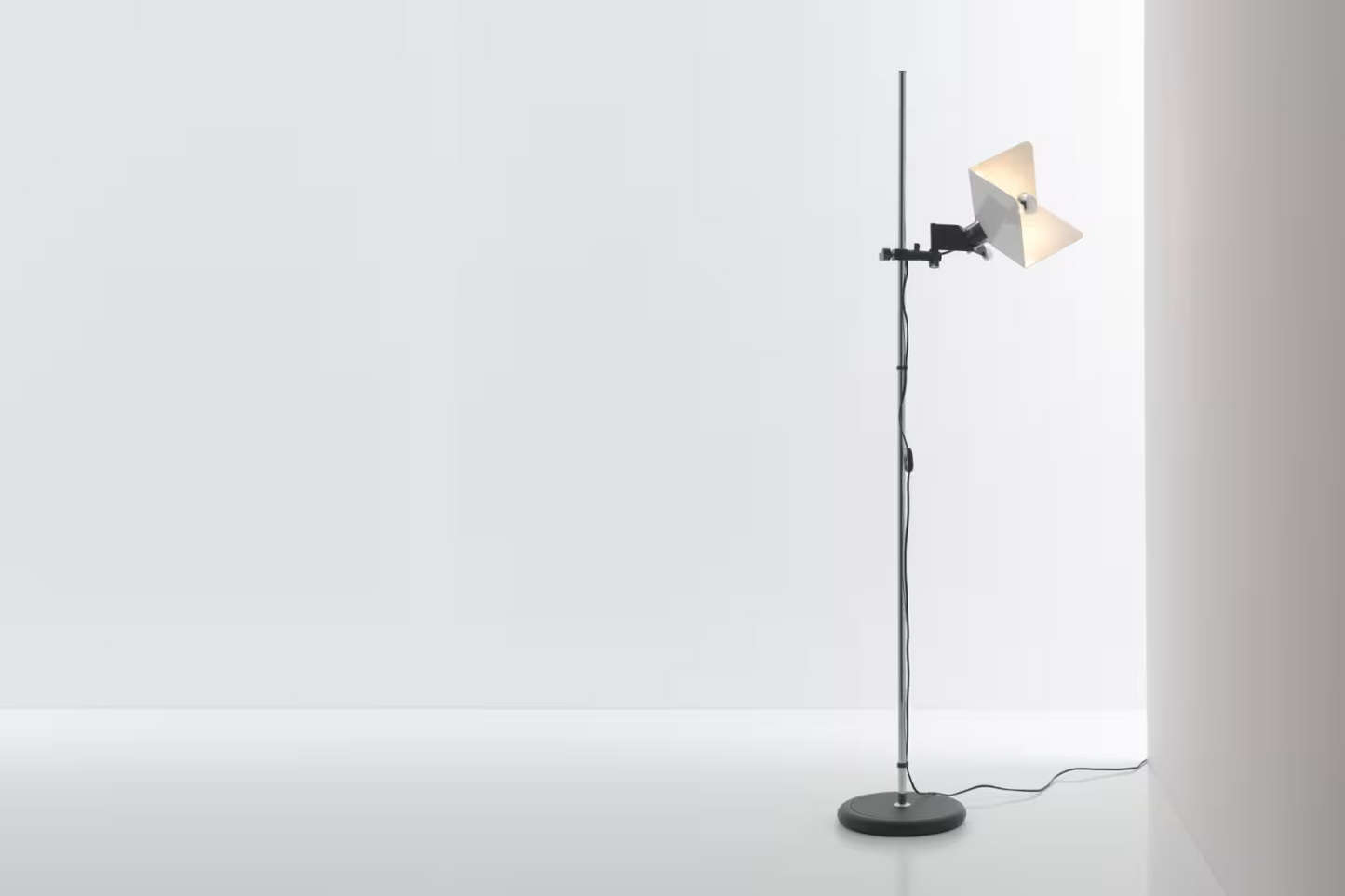 Triedro Floor Lamp