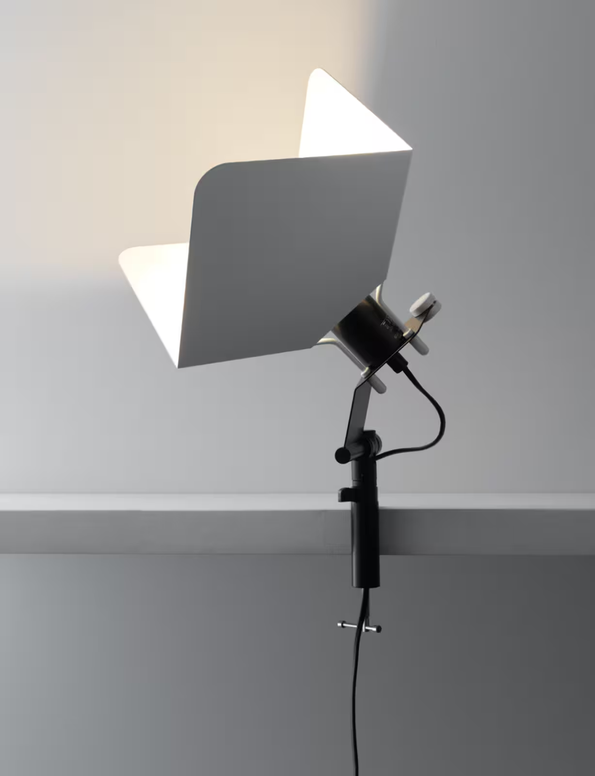 Triedro Morsetto Table & Wall Light