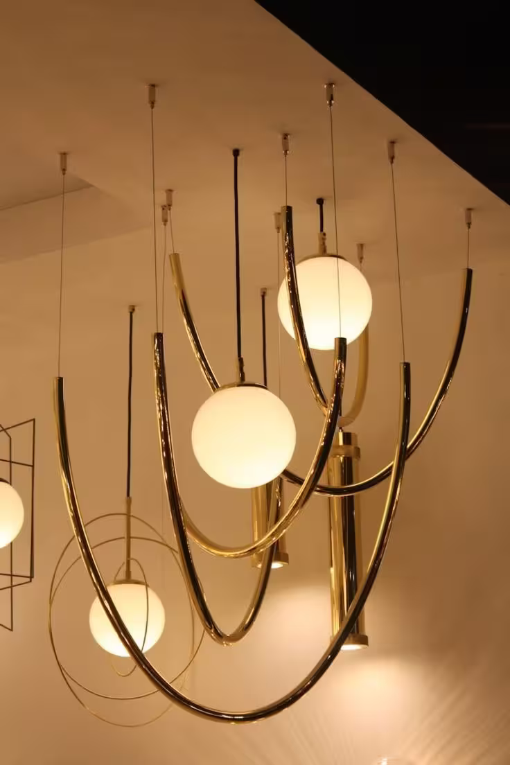 Gaudi Single-Chain Pendant with White Glass