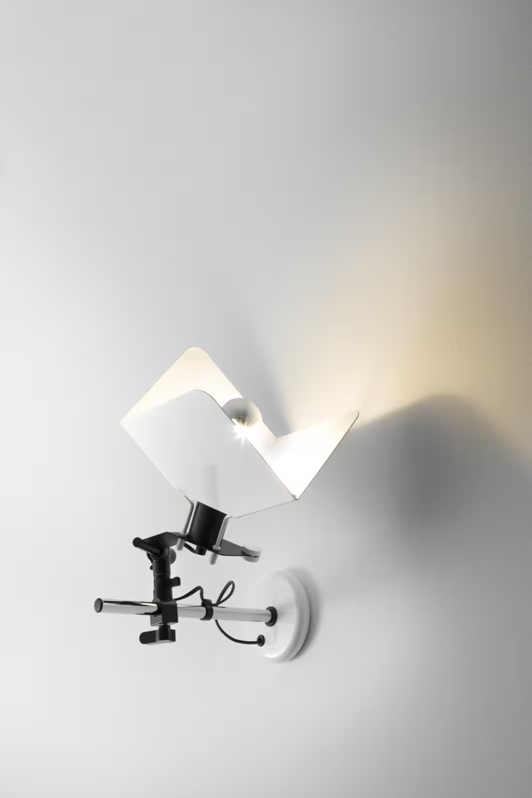 Triedro Wall Light