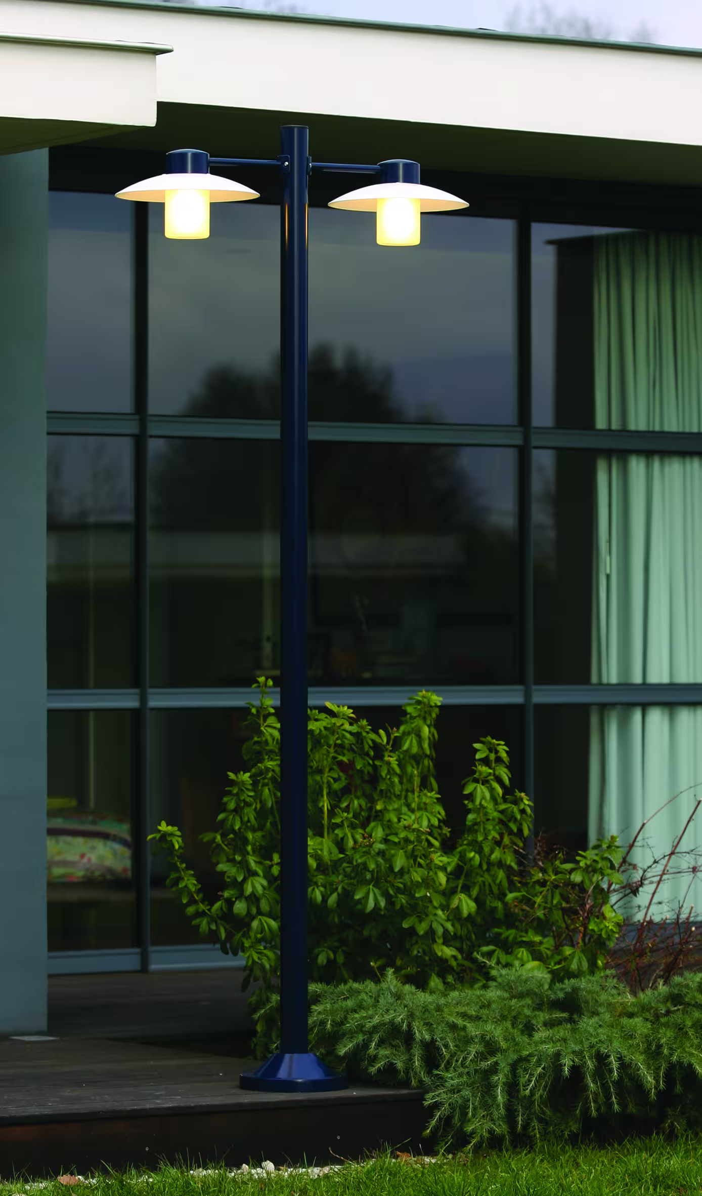Aubanne Model 5 Frosted Glass Lamp Post