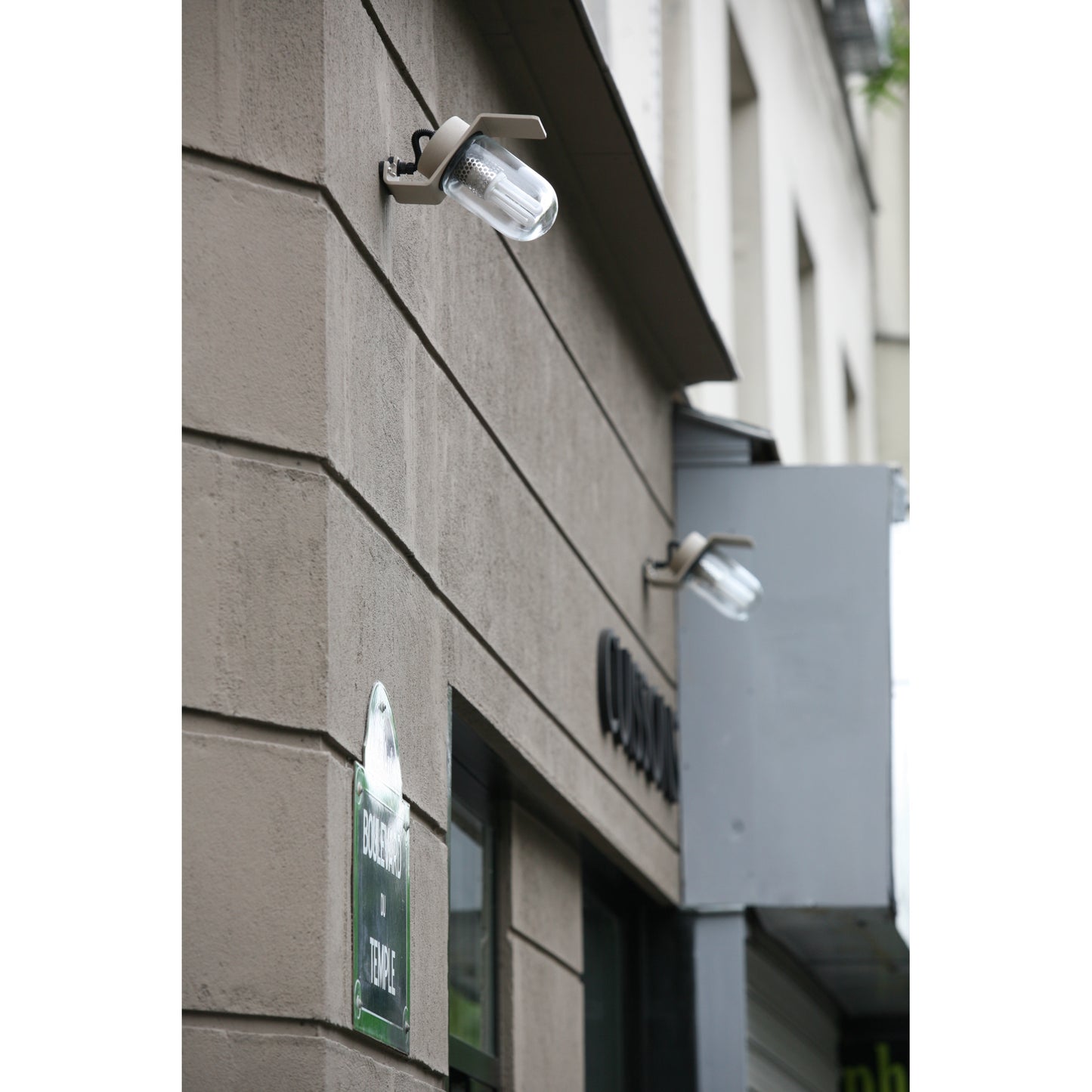 Sherlock Clear Glass Wall Light with Die-Cast Aluminium