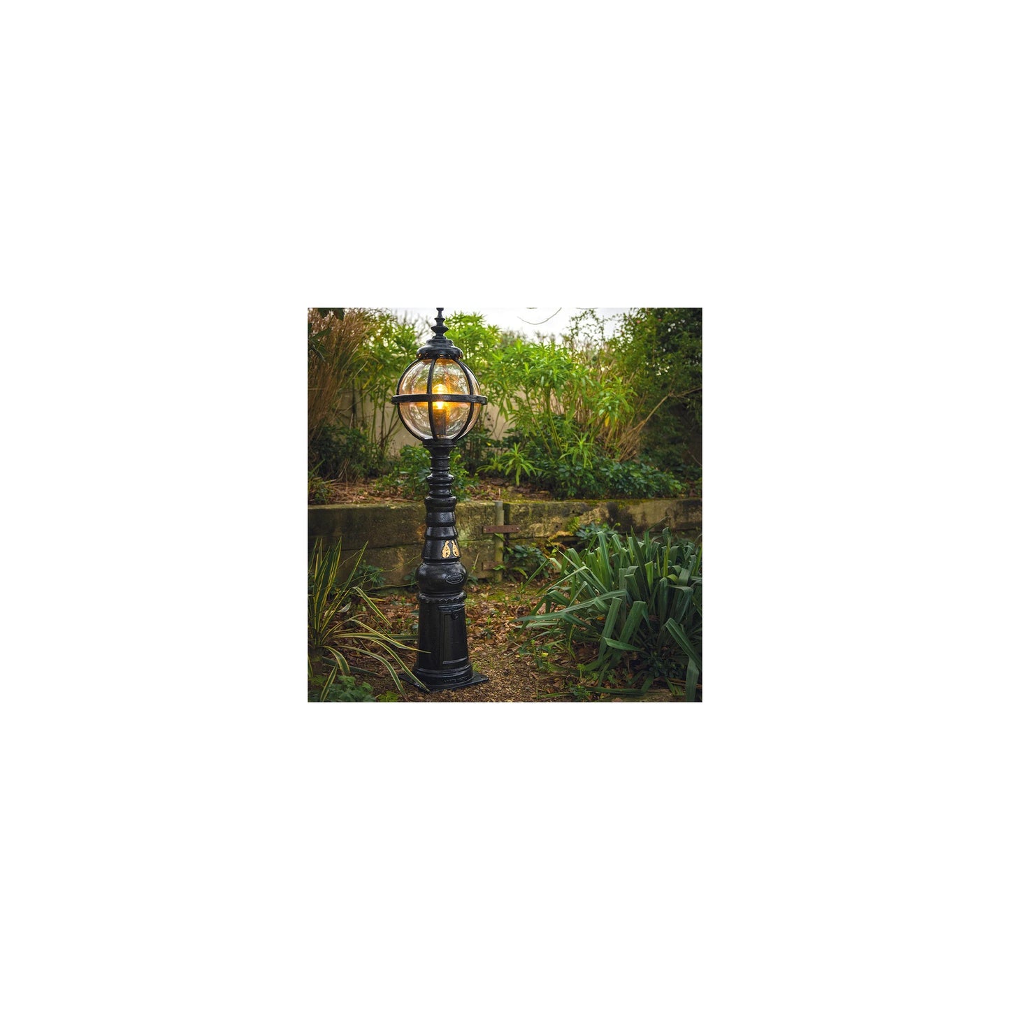 Victorian style globe pedestal light in cast iron 1.59m