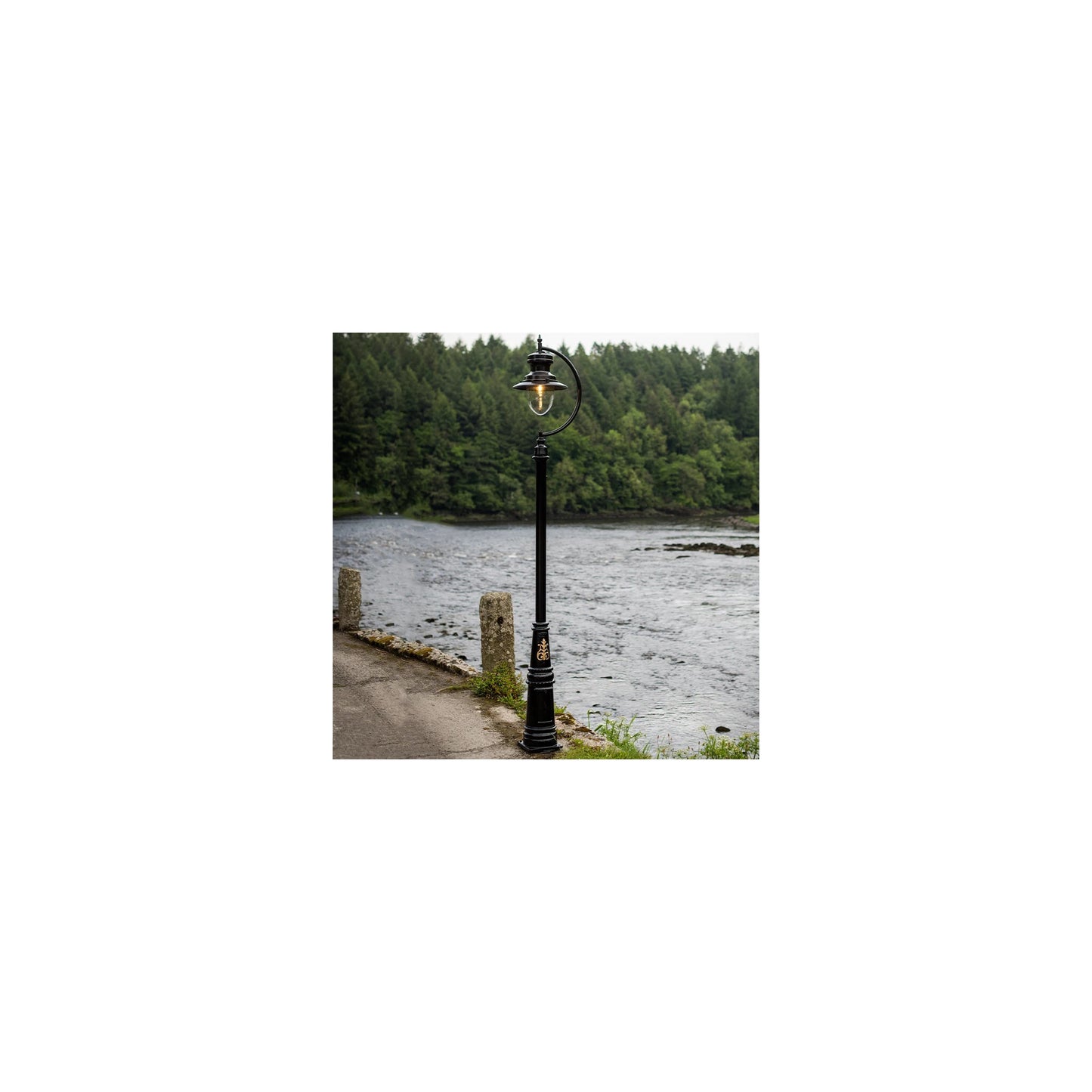 Vintage tear drop lamp post in cast iron and steel 3.7m