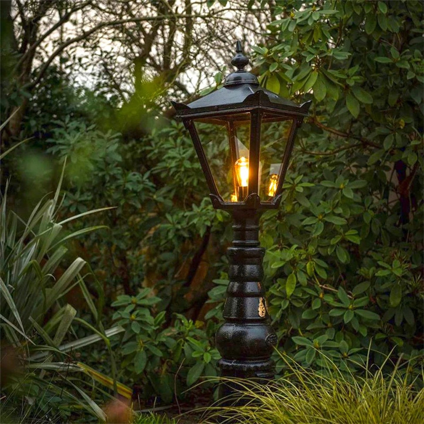 Victorian traditional cast iron pedestal light 1.54m