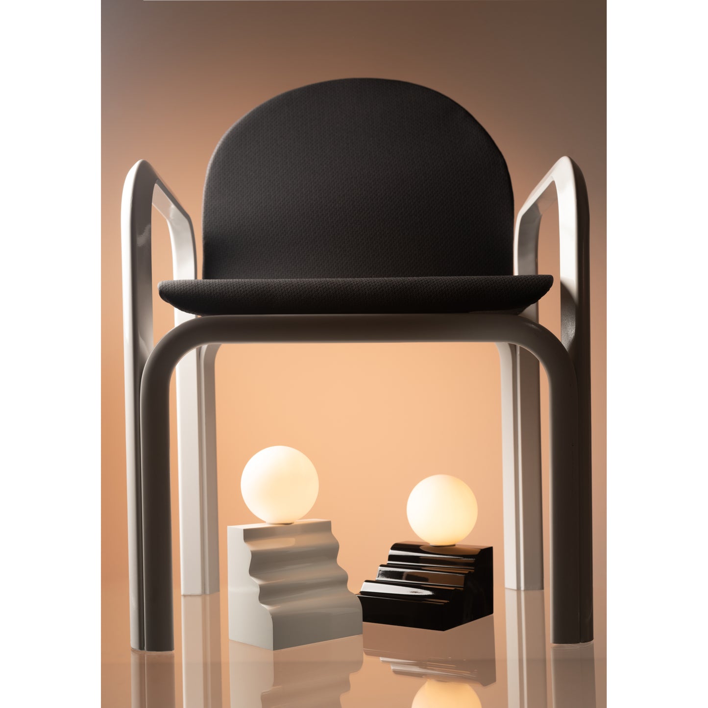 Moulures Small Debout Table Lamp in Black