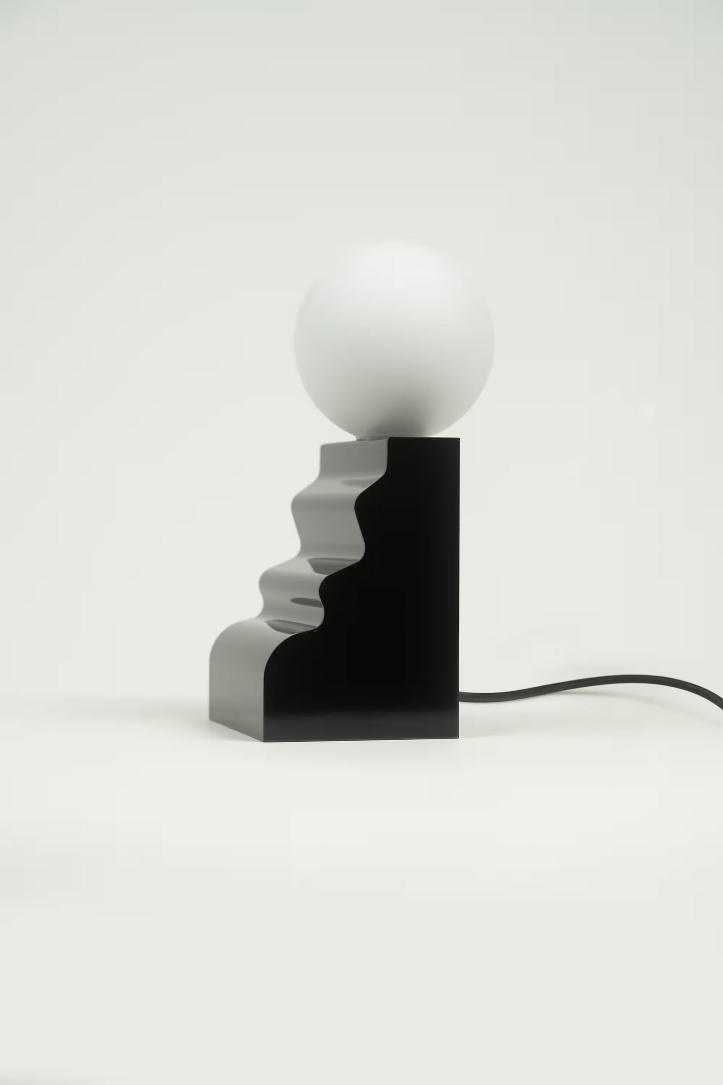 Moulures Debout Table Lamp