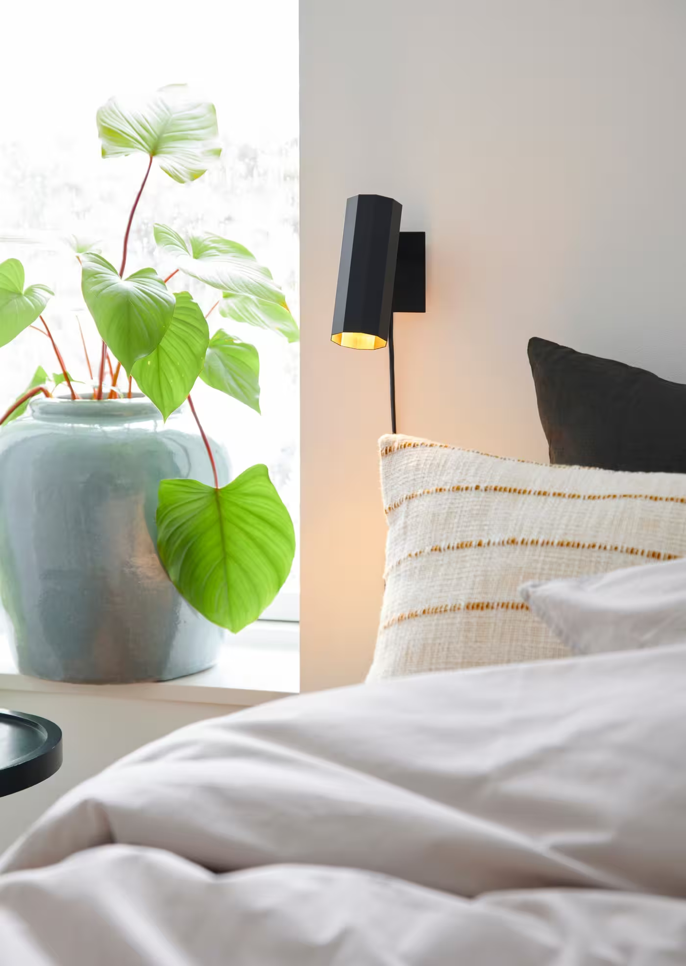 Alanis Wall Light