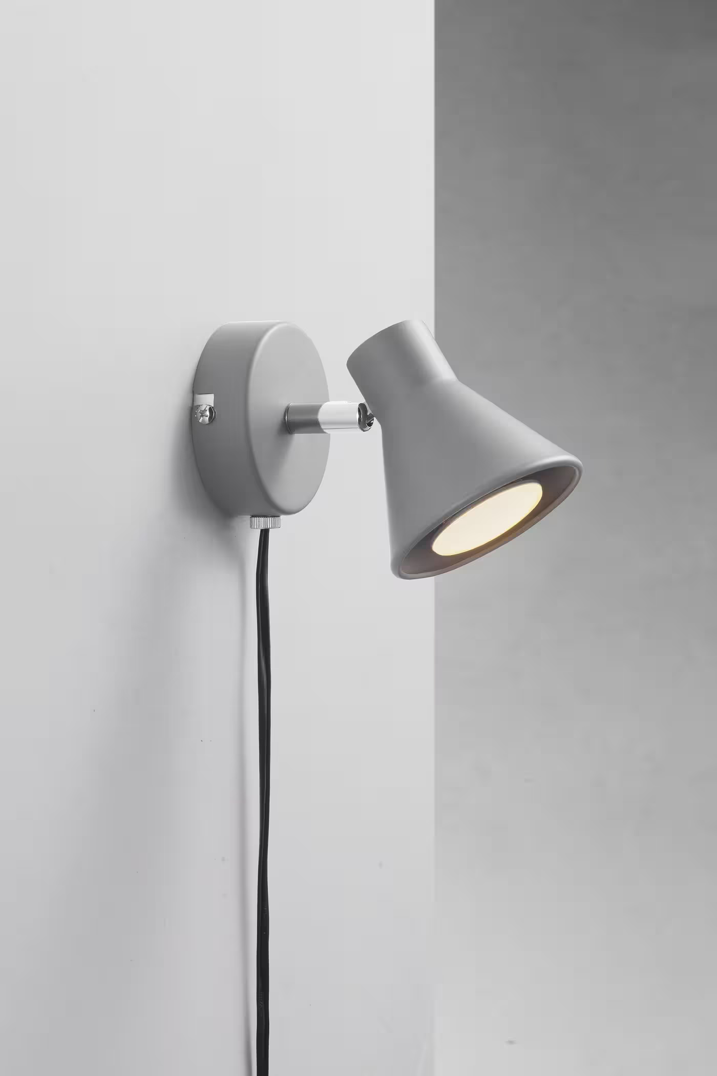 Eik Wall Light
