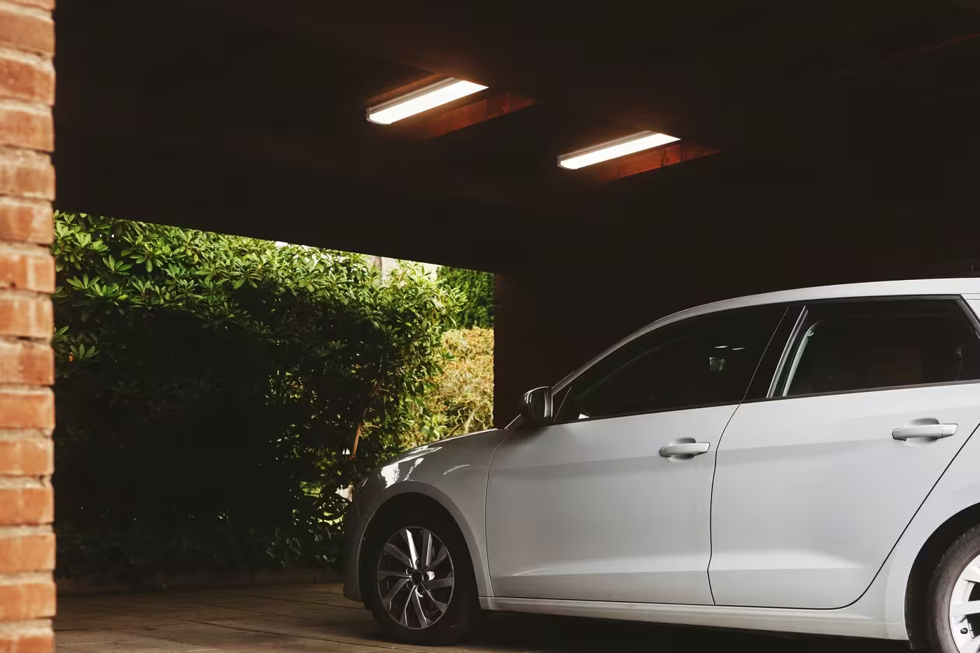 Burbank 90 Sensor Batten Light Fitting