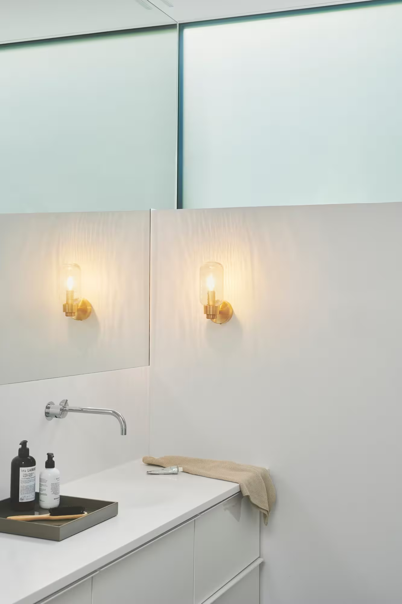 Tutan Wall Light