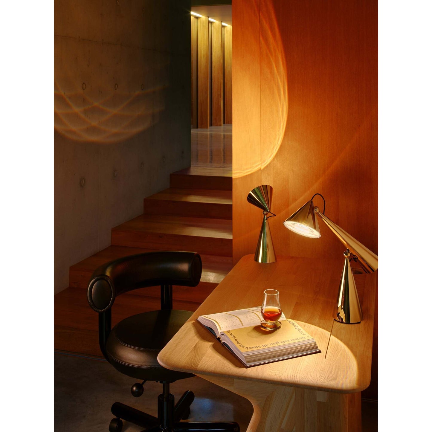 Pose Task Light