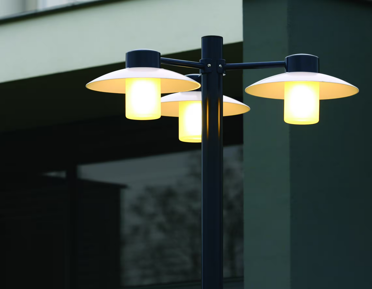 Aubanne Model 6 Clear Glass Lamp Post