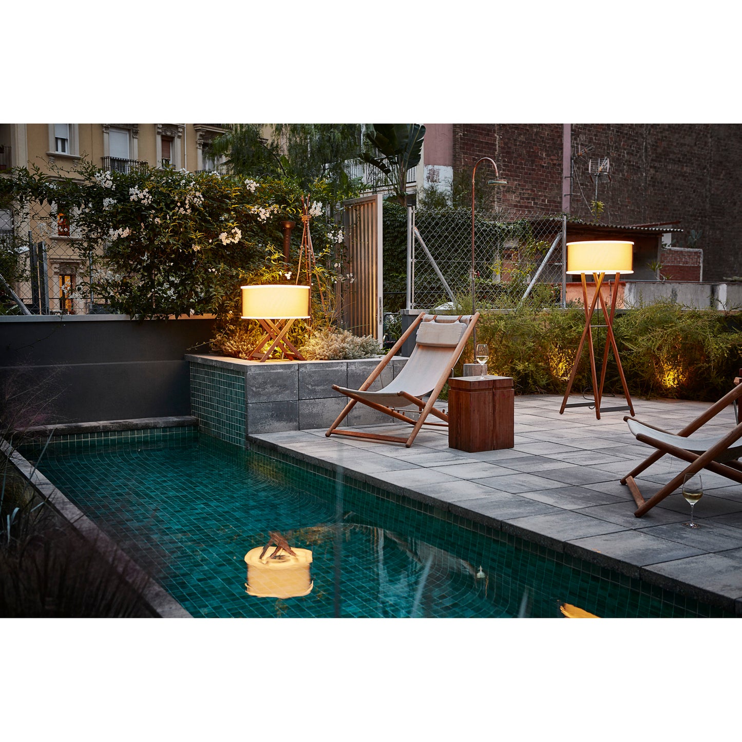 Cala 140 IP65 Outdoor Floor Lamp With Diffuser