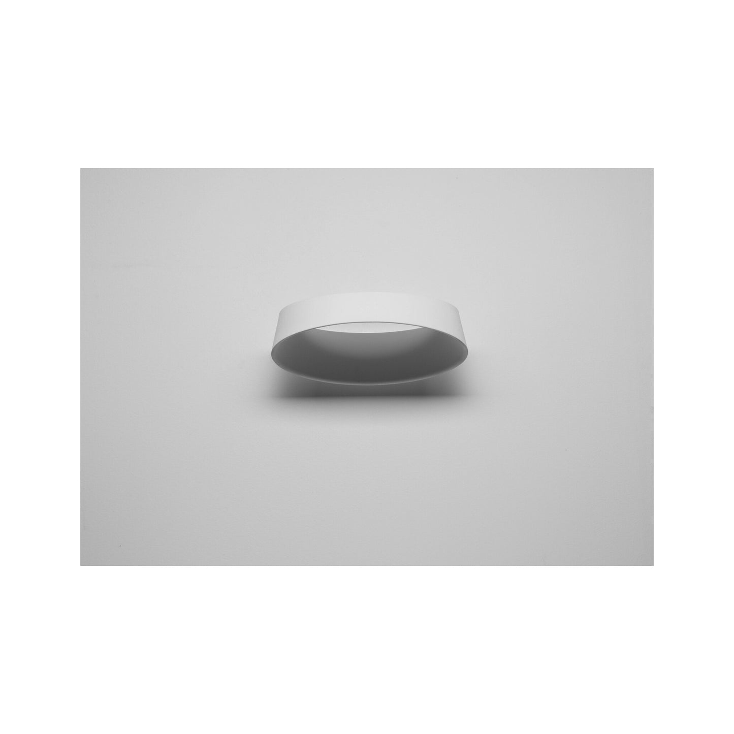 Oxygen W1 LED Wall Light with Minimalist Design