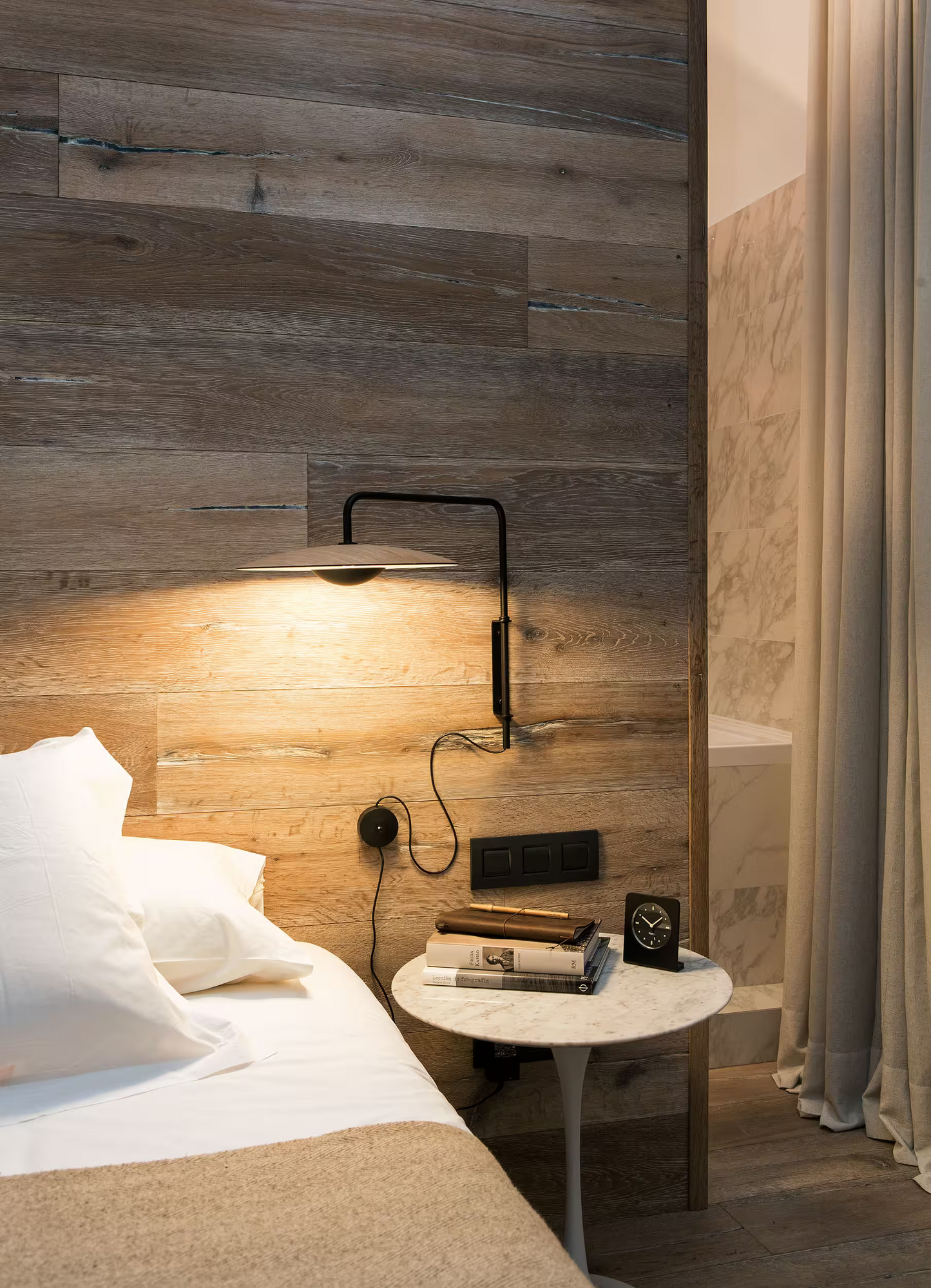 Ginger A Large Plug-in LED Wall Light