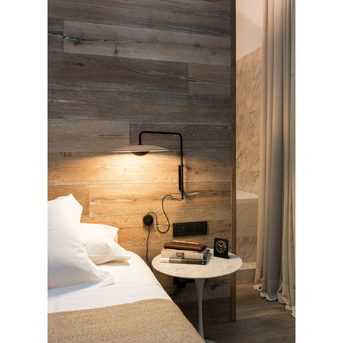 Ginger A Large Plug-in LED Wall Light