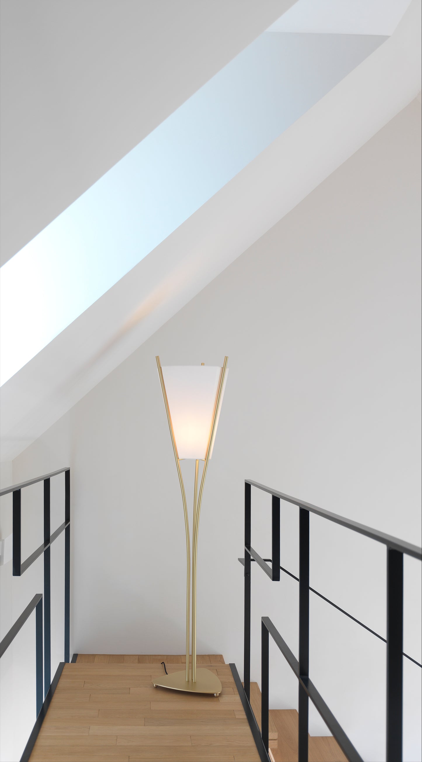 Curve XS Chinette Shade Floor Lamp