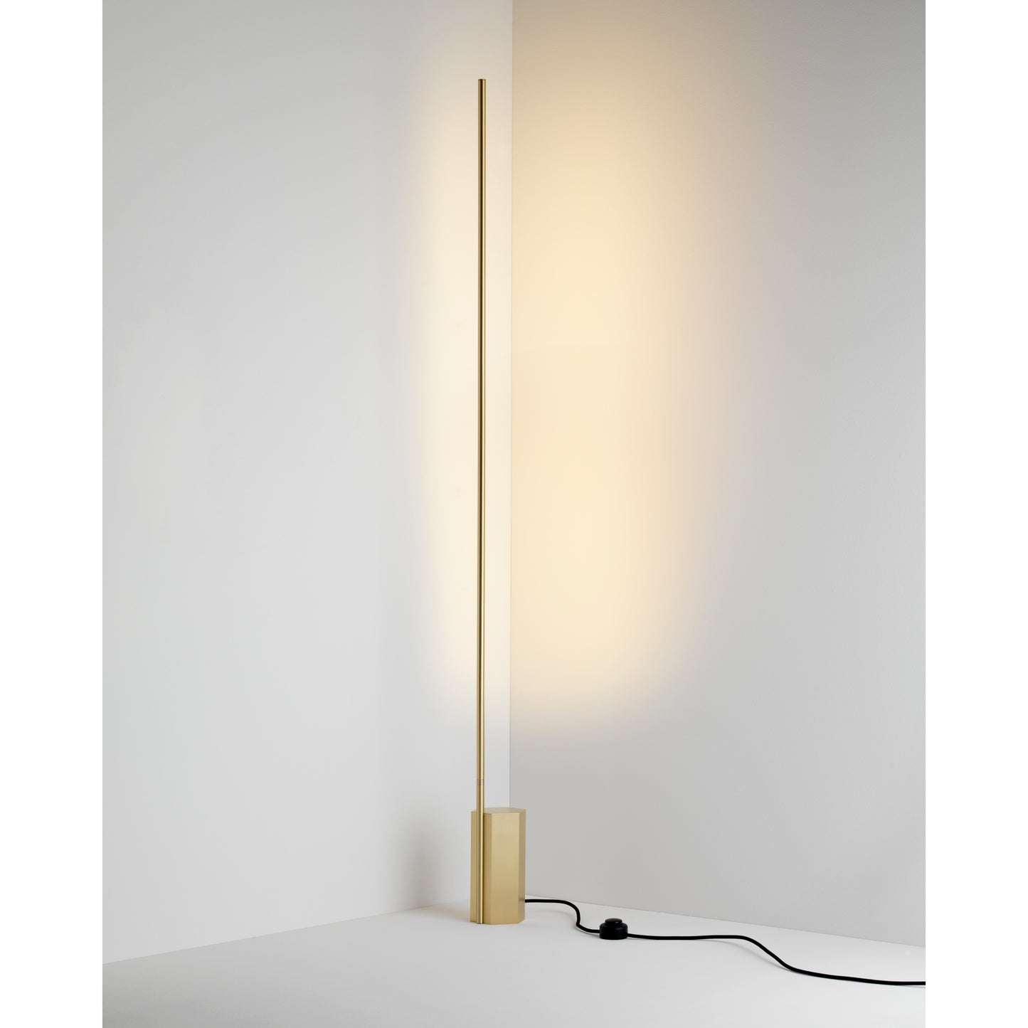 Link LED Floor Lamp with Simple & Minimalist Line