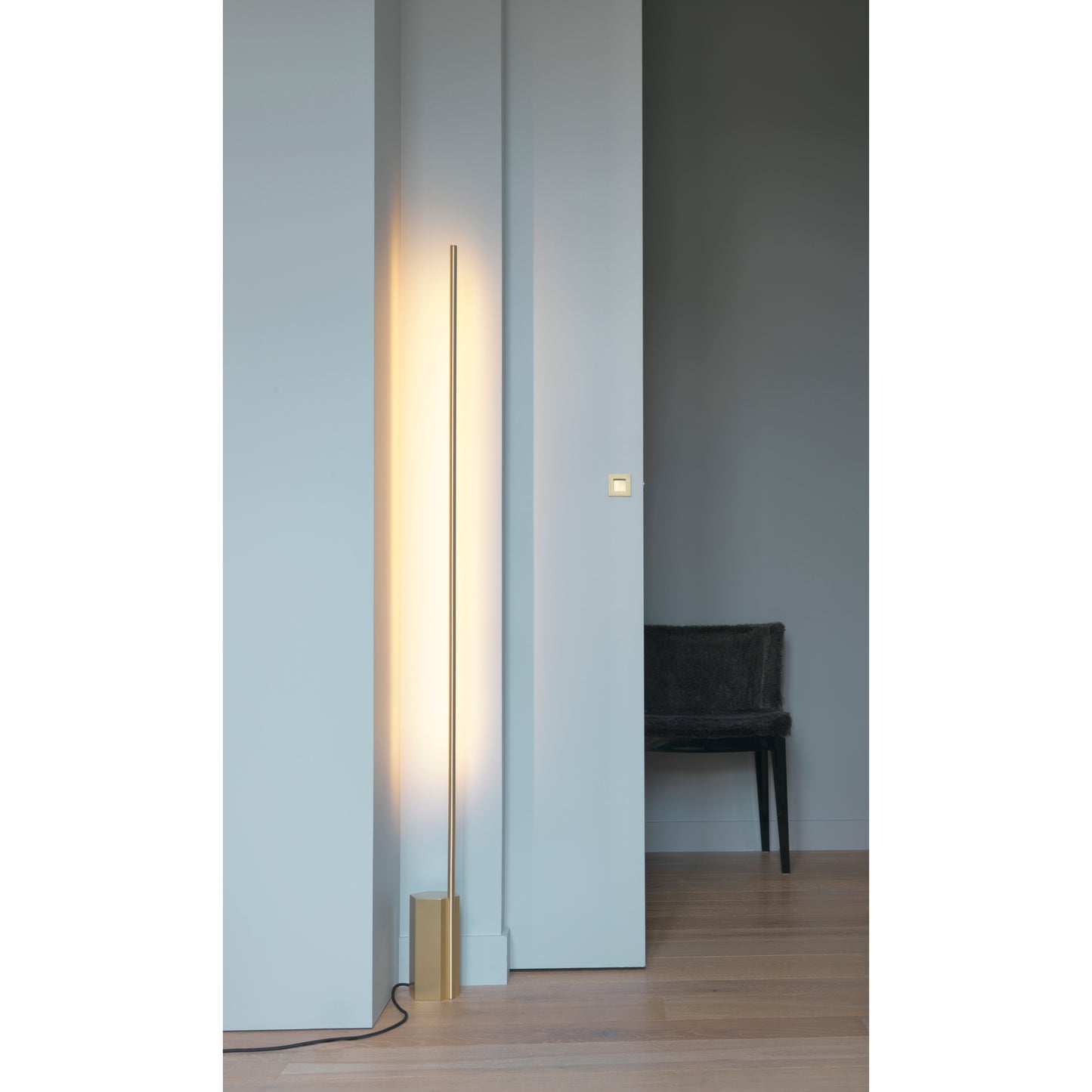 Link LED Floor Lamp with Simple & Minimalist Line
