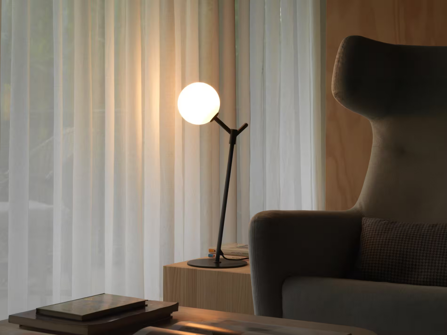 Atom Table Lamp