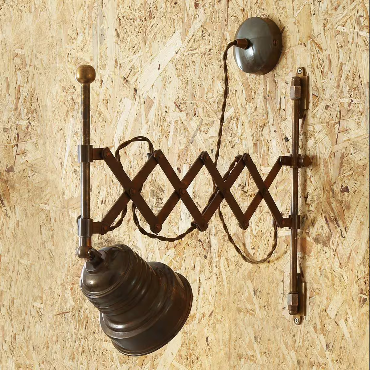 Deliko Scissor Arm Wall Light